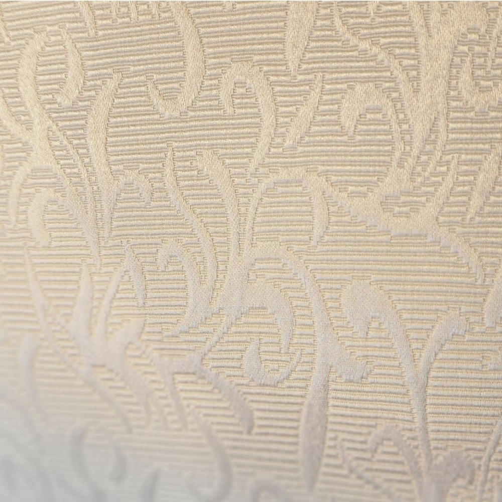 AS NEW 2x 40cm square cream colour cushions w removal covers - Picture 6 of 6